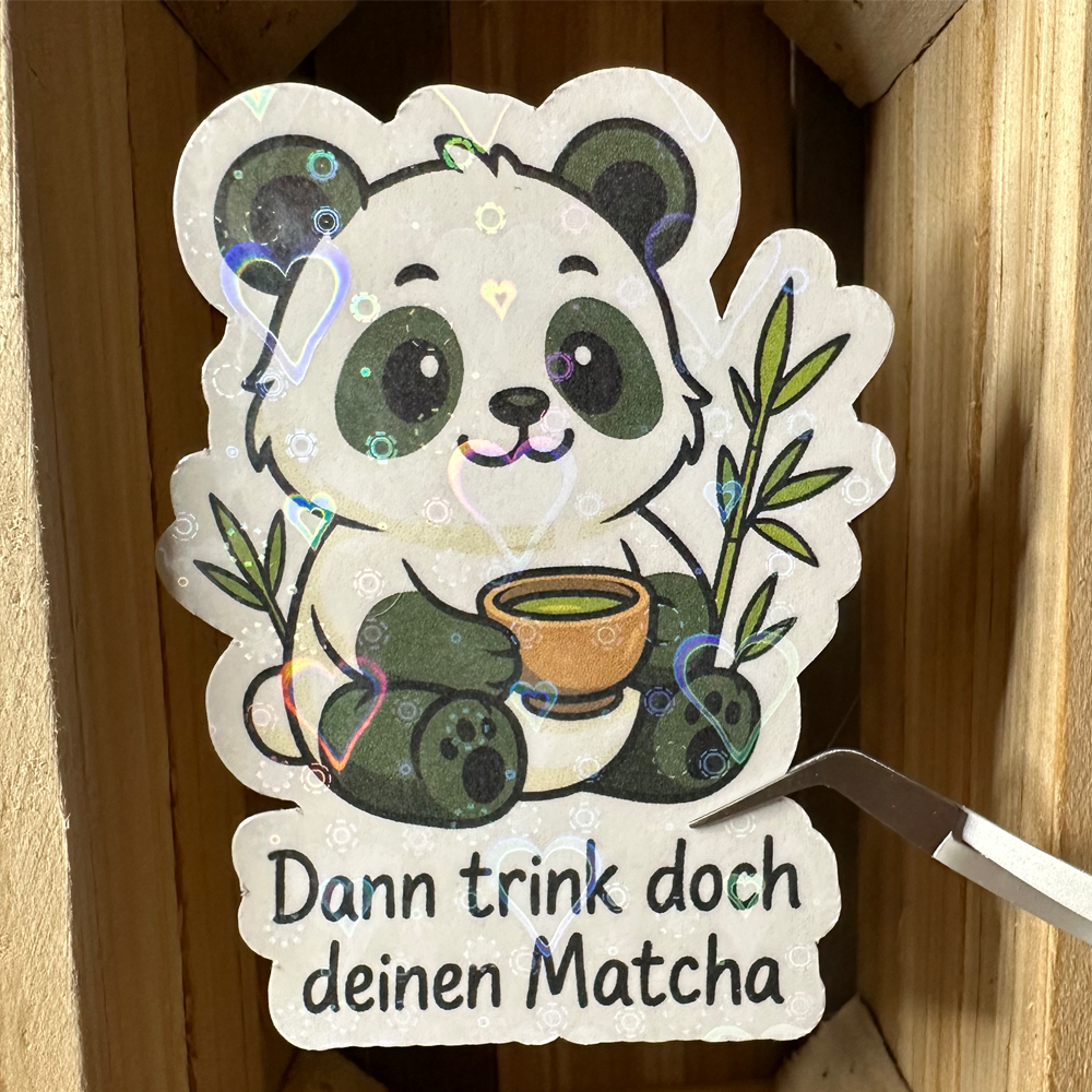 Sticker "Dann trink doch deinen Matcha"-Panda mit Herzchen-Glitzer